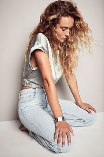 Hannah Ferguson feet photo thumbnail