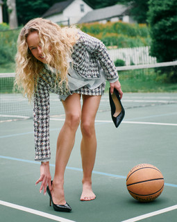 Hannah Ferguson feet photo thumbnail
