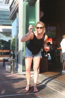 Hannah Ferrier feet photo 4