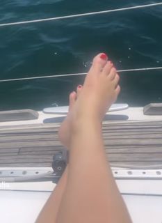 Hannah Ferrier feet photo 2