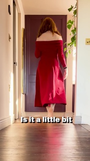 Hannah Fry feet photo thumbnail