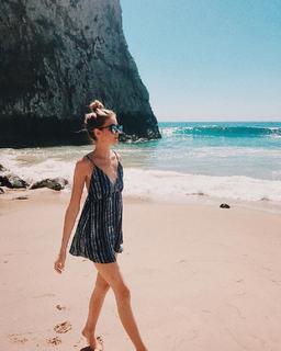 Hannah Godwin feet photo 10