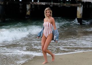 Hannah Godwin feet photo 19
