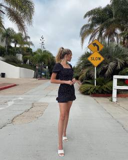 Hannah Godwin feet photo 9