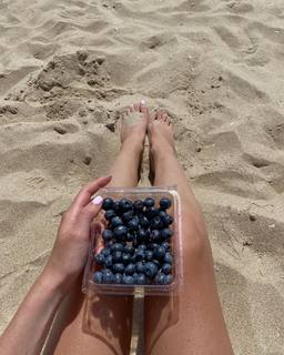 Hannah Godwin feet photo 4