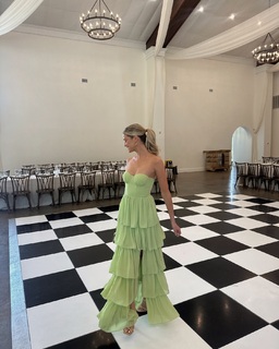 Hannah Godwin feet photo 4