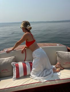 Hannah Godwin feet photo 1