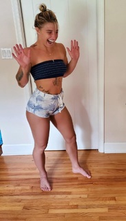 Hannah Goldy feet photo 1