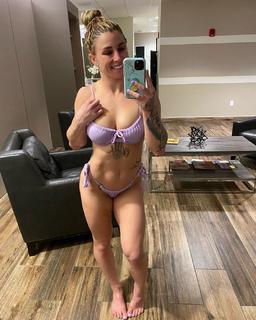 Hannah Goldy feet photo 5