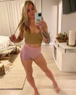 Hannah Goldy feet photo 2