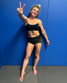 Hannah Goldy feet photo 17