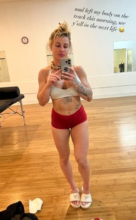 Hannah Goldy feet photo 9