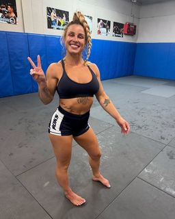 Hannah Goldy feet photo 11