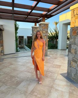 Hannah Hampton feet photo 7