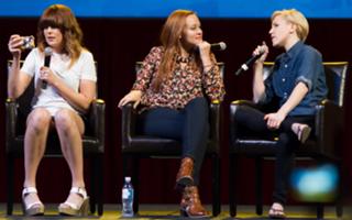 Hannah Hart feet photo thumbnail