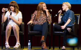 Hannah Hart feet photo thumbnail