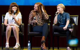 Hannah Hart feet photo thumbnail