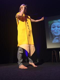 Hannah Hart feet photo thumbnail