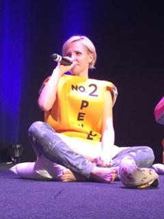 Hannah Hart feet photo thumbnail