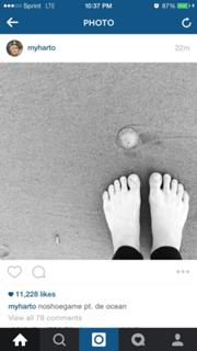 Hannah Hart feet photo thumbnail