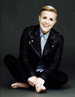 Hannah Hart feet photo thumbnail
