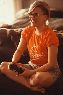 Hannah Hart feet photo thumbnail