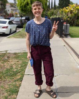 Hannah Hart feet photo thumbnail