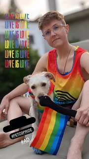 Hannah Hart feet photo thumbnail