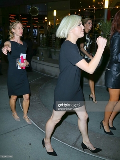 Hannah Hart feet photo thumbnail