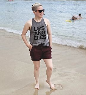 Hannah Hart feet photo thumbnail