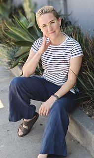 Hannah Hart feet photo thumbnail