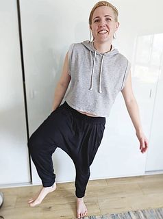 Hannah Hart feet photo thumbnail