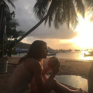Hannah Hoekstra feet photo 10