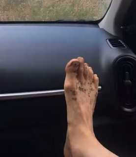 Hannah Hoekstra feet photo 3
