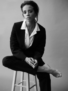 Hannah John-Kamen feet photo thumbnail