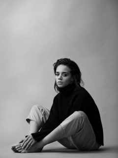 Hannah John-Kamen feet photo thumbnail