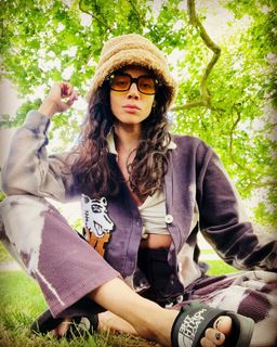 Hannah John-Kamen feet photo thumbnail