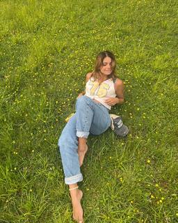 Hannah Kepple feet photo thumbnail