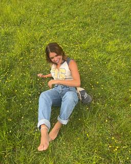 Hannah Kepple feet photo thumbnail