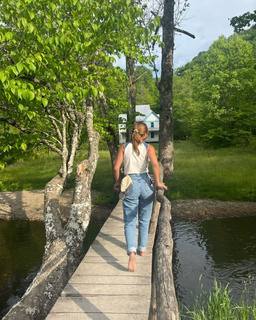 Hannah Kepple feet photo thumbnail