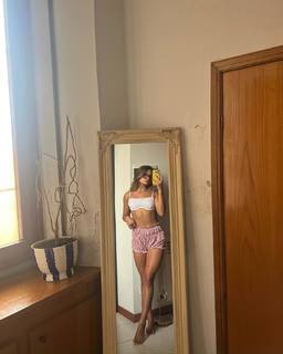 Hannah Kepple feet photo thumbnail