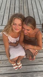 Hannah Kepple feet photo thumbnail