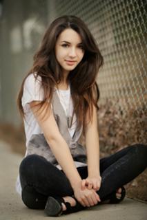 Hannah Marks feet photo 5