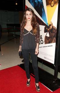 Hannah Marks feet photo 8