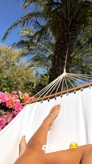 Hannah Meloche feet photo 5