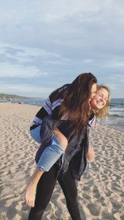 Hannah Meloche feet photo 12