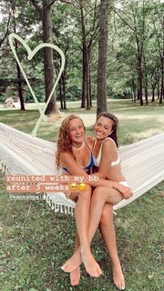 Hannah Meloche feet photo 17
