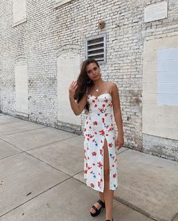 Hannah Meloche feet photo 9