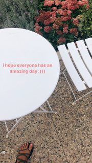Hannah Meloche feet photo 6