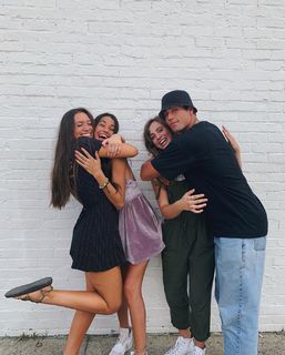 Hannah Meloche feet photo 5